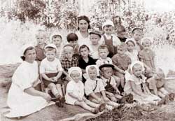 Новоуральск. 1948 год. Одна из первых детских групп.